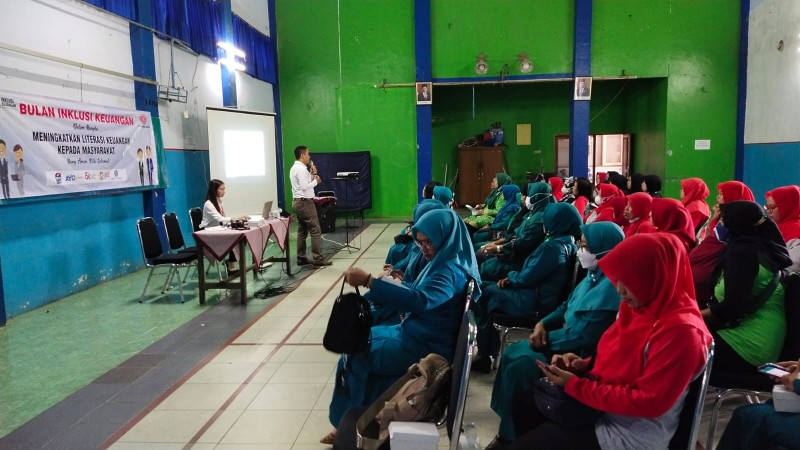 EDUKASI DAN LITERASI KEUANGAN KEPADA IBU – IBU PKK DS. BULULAWANG TANGGAL 19 OKTOBER 2022